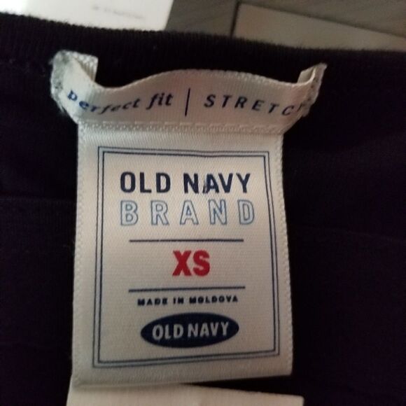 NWT. Old Navy Black Tank W/Built in Bra. Size XS. - Picture 4 of 6